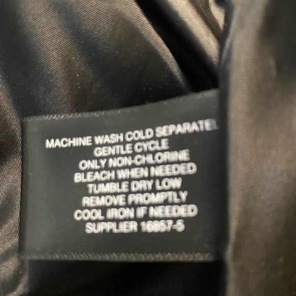 NWT Liz Claiborne Black Quilted Jacket with Plaid Lining - Picture 5 of 6